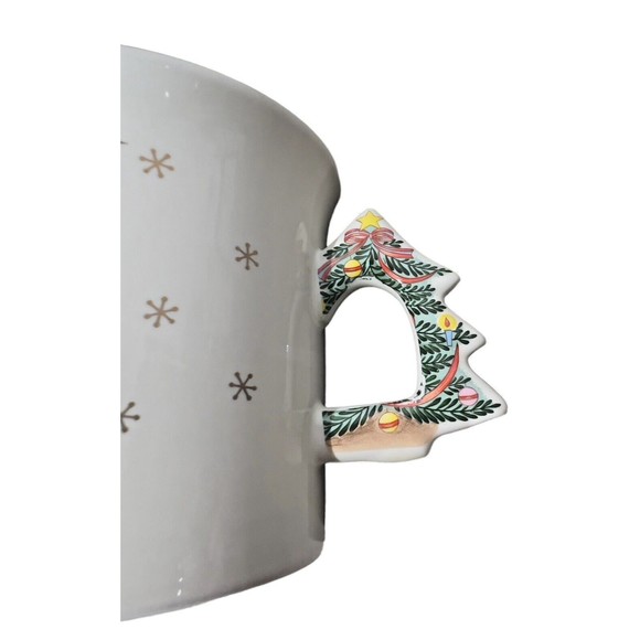 Vintage Christmas Set of 4 Mugs Japan Christmas Tree Handles Holly Snowflakes - Picture 3 of 10